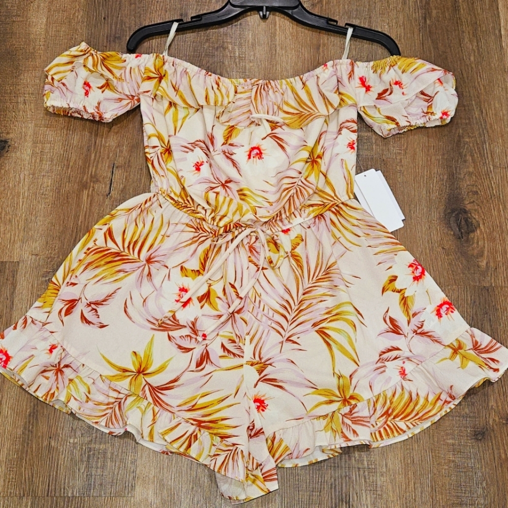 NWT CITY VIBE Hawaiian Floral Drop Shoulder Romper w/ Ruffle Hem, sz Small